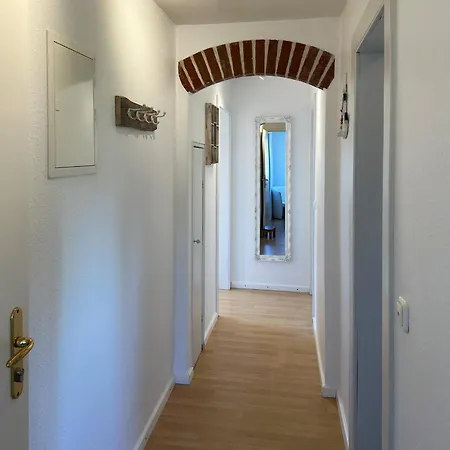 *hues Pelle* Apartament