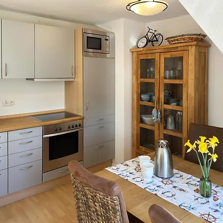 *hues Pelle* Apartament *