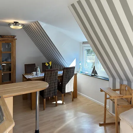 *hues Pelle* Apartament